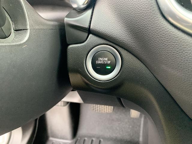 2022 Chevrolet Equinox Vehicle Photo in MOON TOWNSHIP, PA 15108-2571