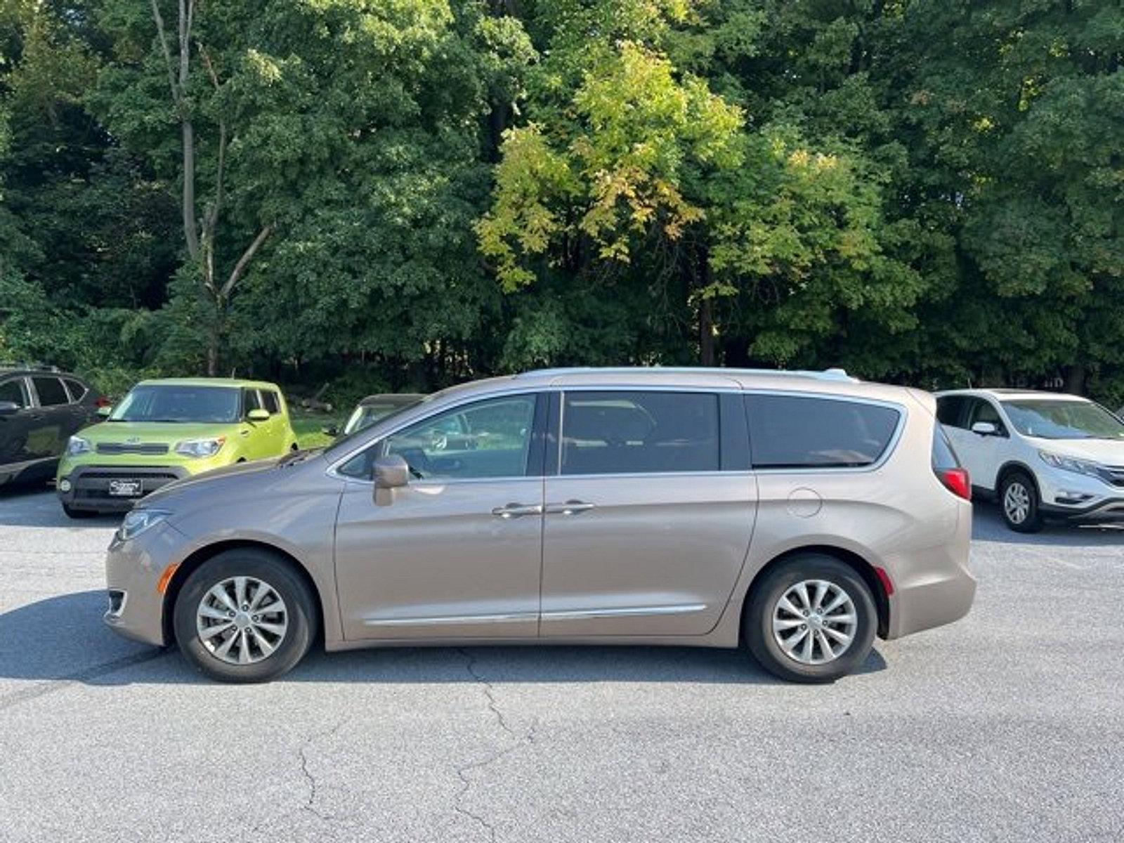 2018 Chrysler Pacifica Vehicle Photo in Harrisburg, PA 17111