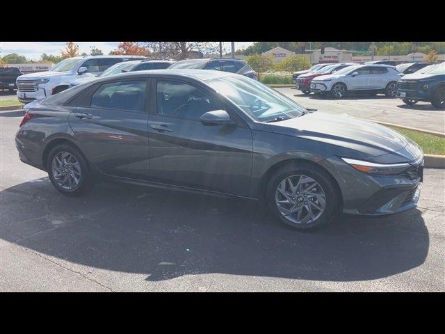 Used 2024 Hyundai Elantra SEL with VIN KMHLM4DG5RU650072 for sale in Fenton, MO