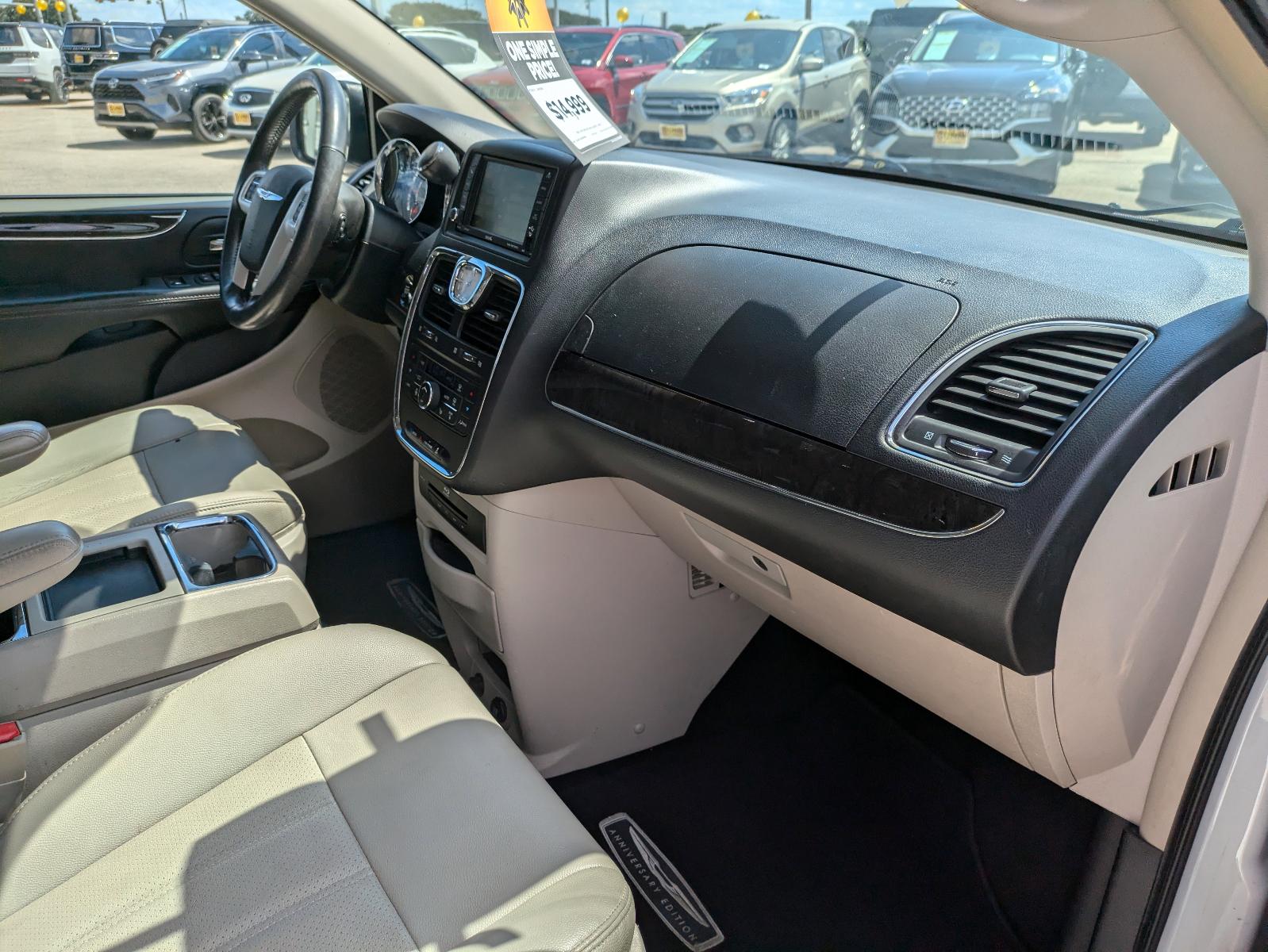 2016 Chrysler Town & Country Vehicle Photo in Seguin, TX 78155