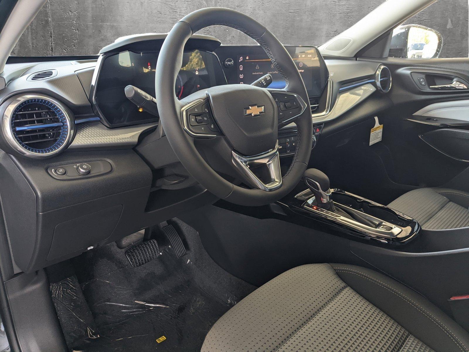 2025 Chevrolet Trax Vehicle Photo in VALENCIA, CA 91355-1705