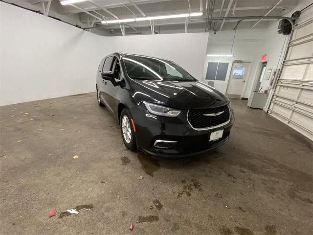 2023 Chrysler PACIF Vehicle Photo in PORTLAND, OR 97225-3518