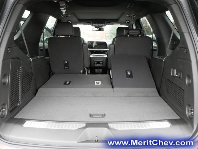 2025 Chevrolet Tahoe Vehicle Photo in MAPLEWOOD, MN 55119-4794