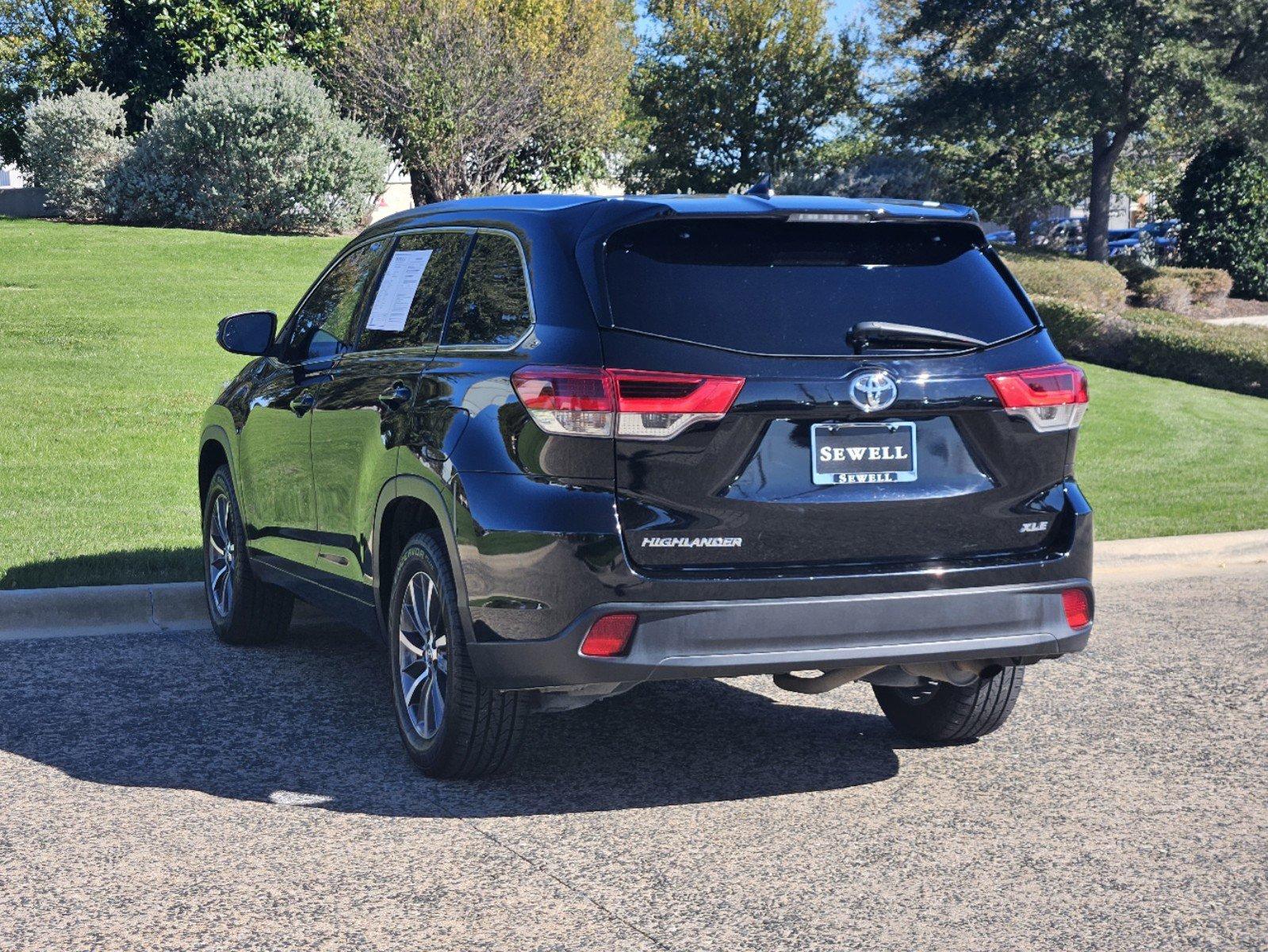 2017 Toyota Highlander Vehicle Photo in FORT WORTH, TX 76132