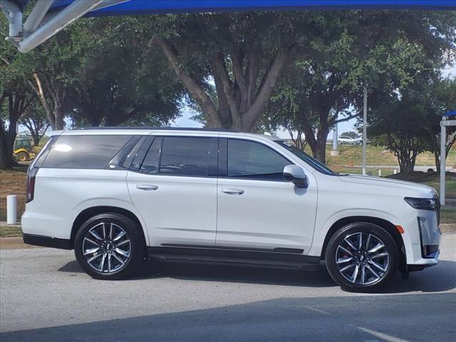 2022 Cadillac Escalade Vehicle Photo in DENTON, TX 76210-9321