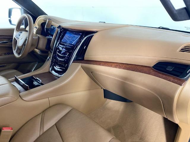 2017 Cadillac Escalade Vehicle Photo in ALLIANCE, OH 44601-4622