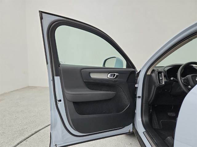 2024 Volvo XC40 Vehicle Photo in Grapevine, TX 76051