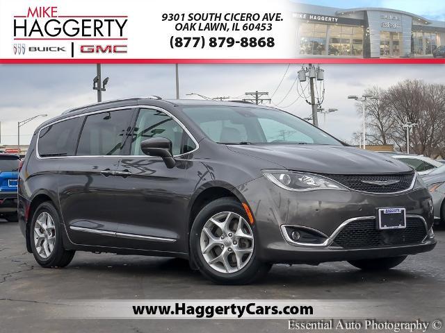 2018 Chrysler Pacifica Vehicle Photo in OAK LAWN, IL 60453-2517