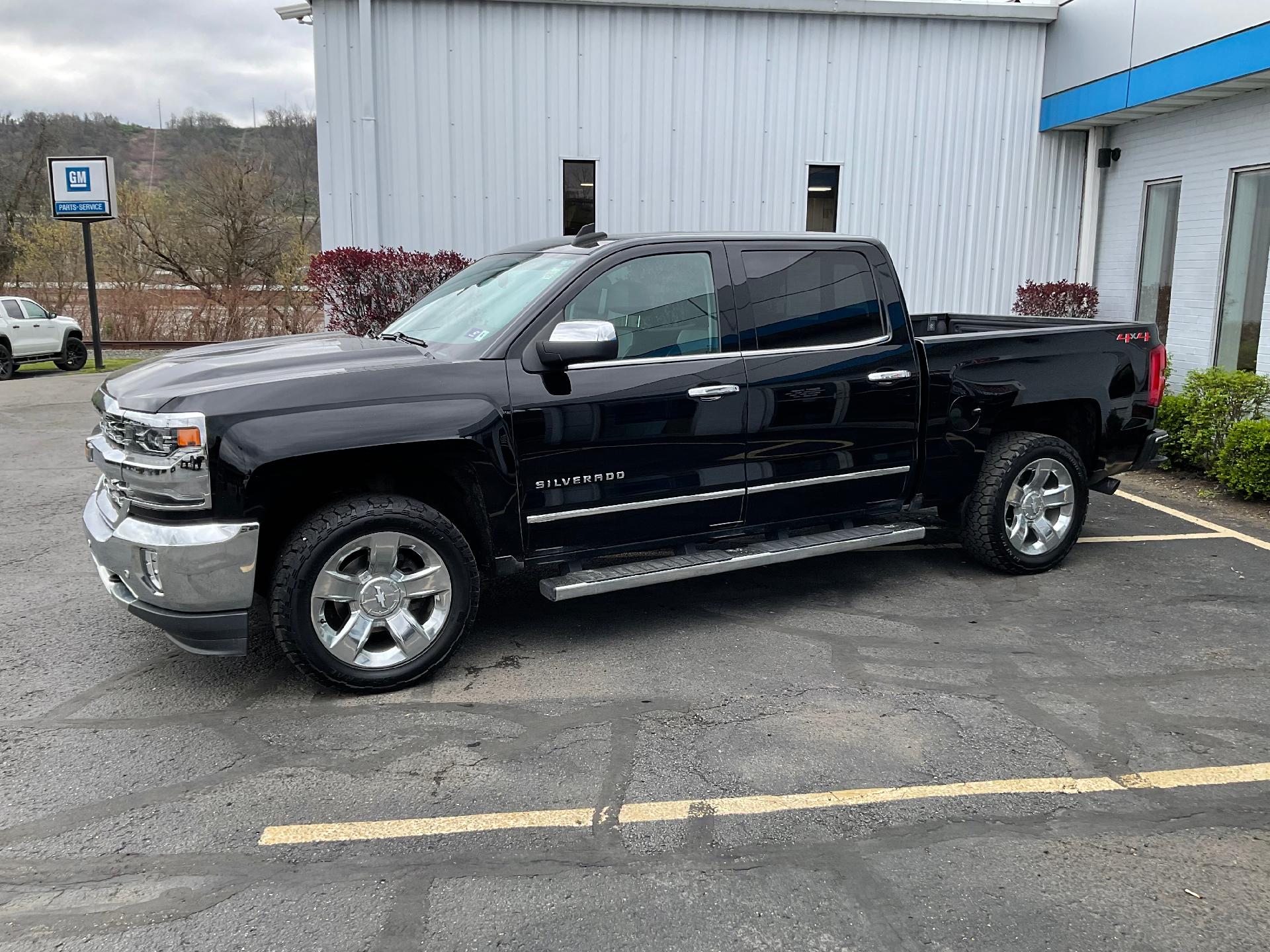 Used 2018 Chevrolet Silverado 1500 LTZ with VIN 3GCUKSEC1JG303182 for sale in Bellaire, OH