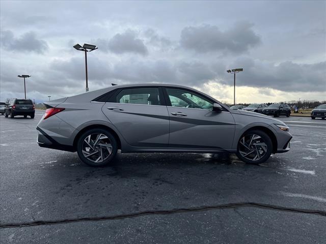 2024 Hyundai ELANTRA Vehicle Photo in O'Fallon, IL 62269