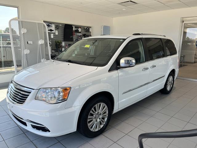 Used 2015 Chrysler Town & Country Limited with VIN 2C4RC1JG8FR742208 for sale in Morton, IL