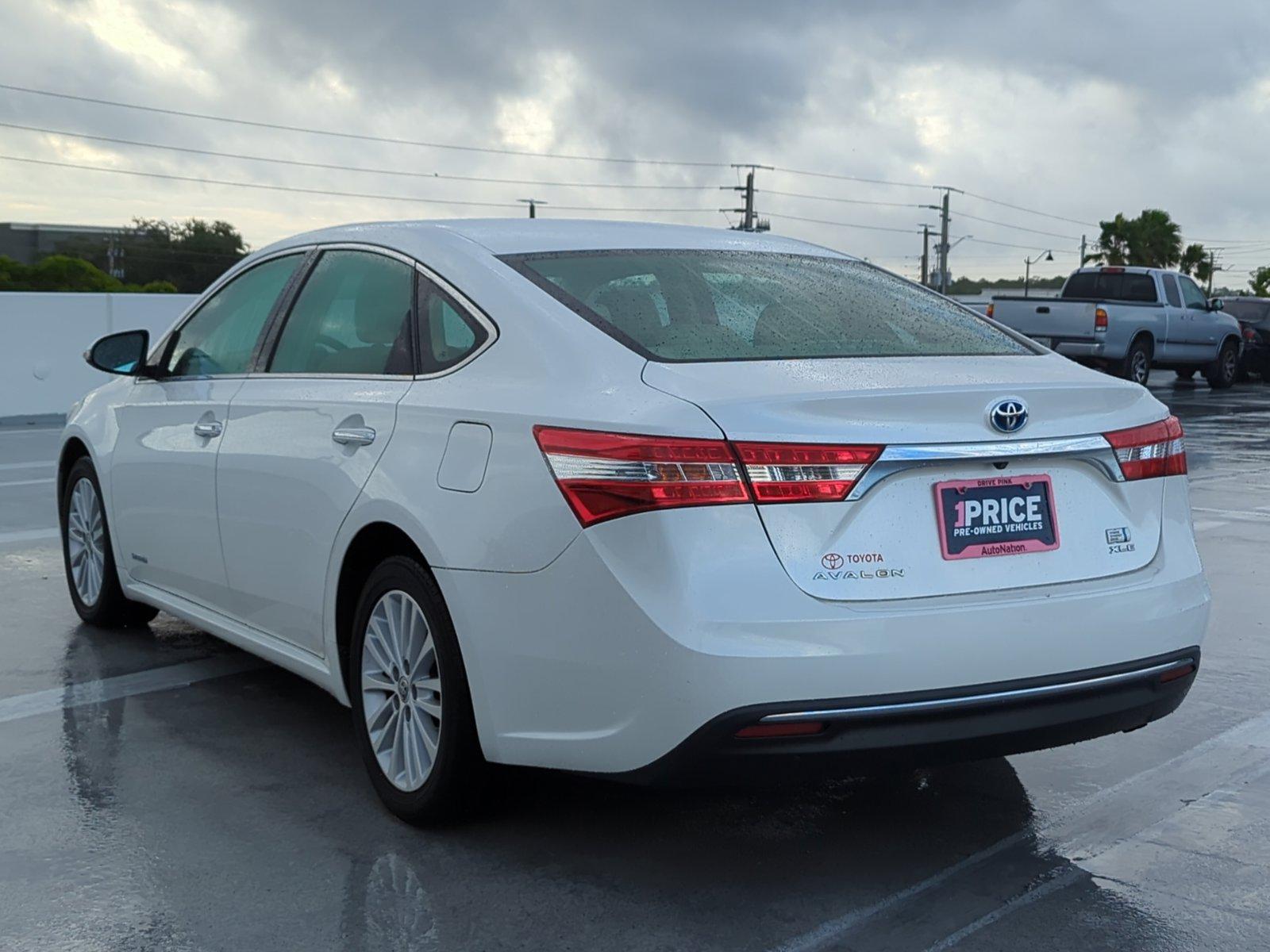 2013 Toyota Avalon Hybrid Vehicle Photo in Ft. Myers, FL 33907