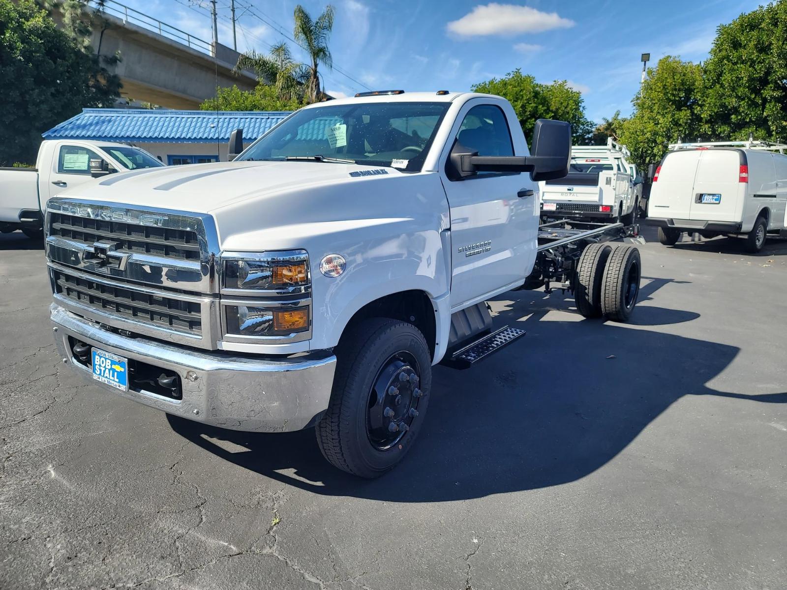 2023 Chevrolet Silverado Chassis Cab Vehicle Photo in LA MESA, CA 91942-8211