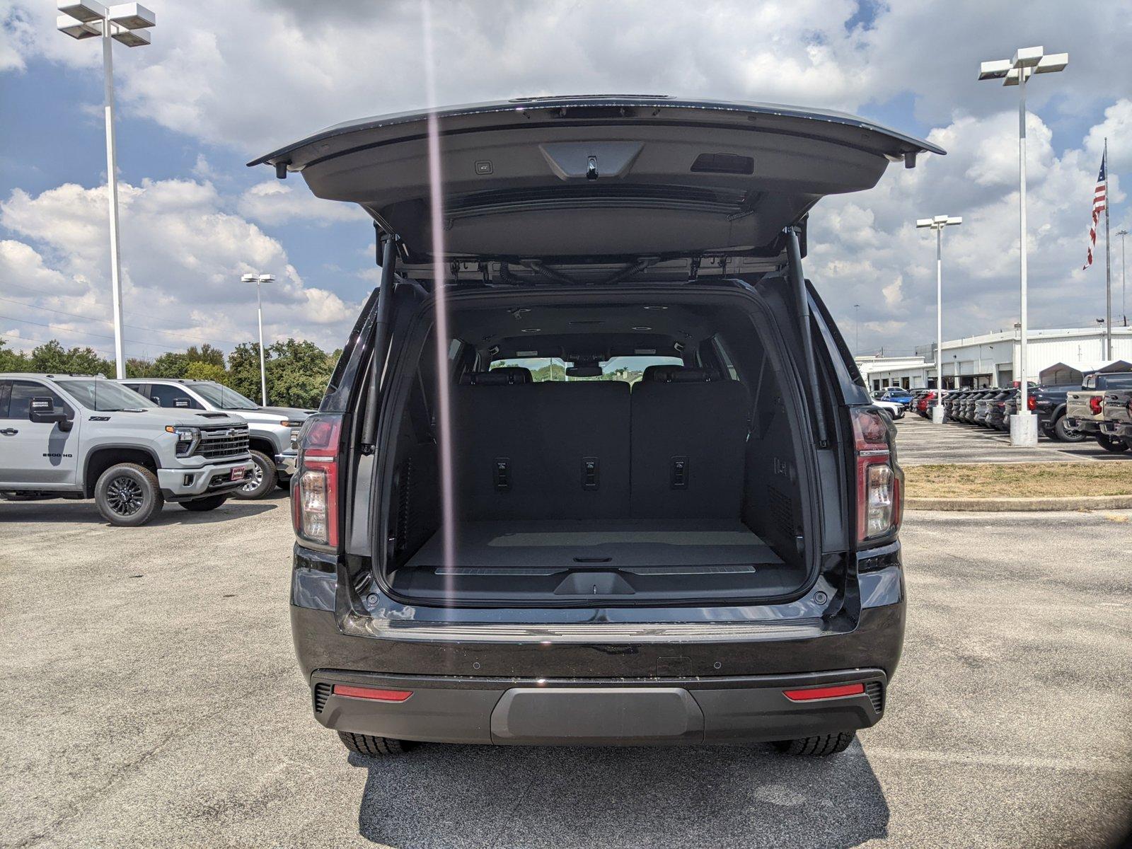 2024 Chevrolet Suburban Vehicle Photo in AUSTIN, TX 78759-4154