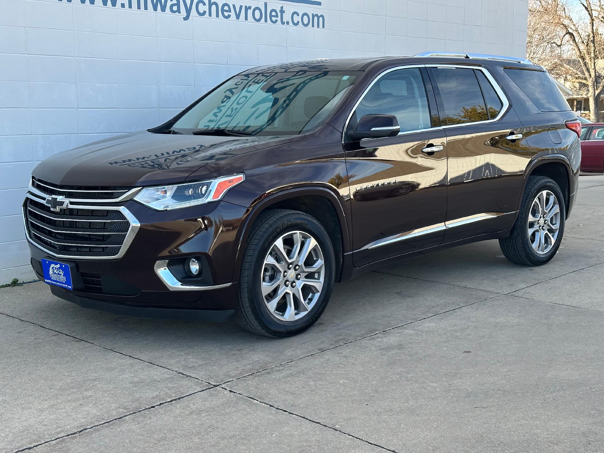 Used 2021 Chevrolet Traverse Premier with VIN 1GNEVKKW5MJ159852 for sale in Rock Valley, IA