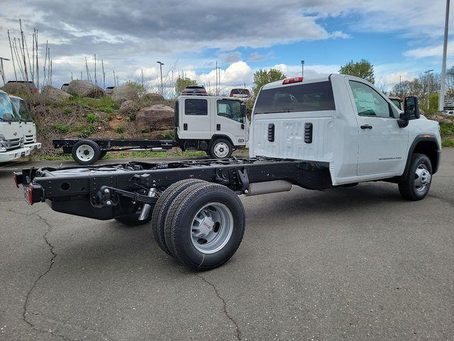 2024 GMC Sierra 3500 HD Chassis Cab Vehicle Photo in DANBURY, CT 06810-5034