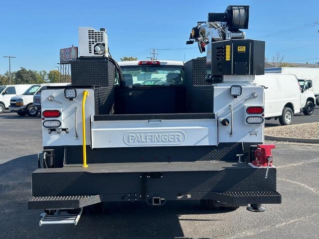 2024 Chevrolet Silverado 5500 HD Vehicle Photo in COLUMBIA, MO 65203-3903