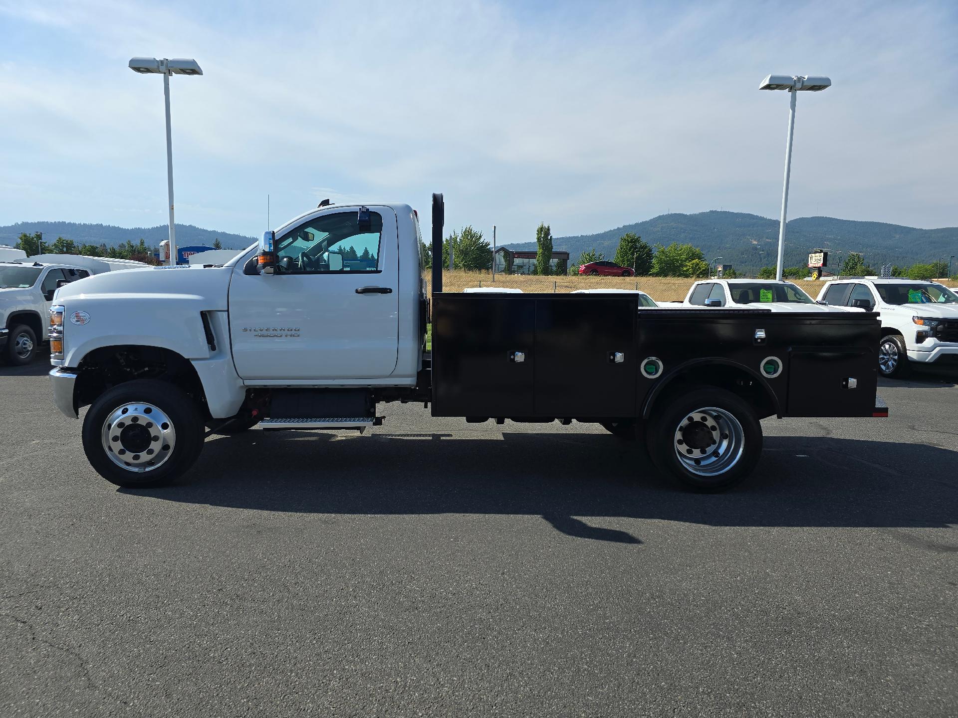 2023 Chevrolet Silverado Chassis Cab Vehicle Photo in POST FALLS, ID 83854-5365