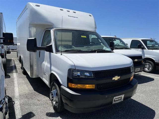 2023 Chevrolet Express Cutaway 4500 Vehicle Photo in ALCOA, TN 37701-3235