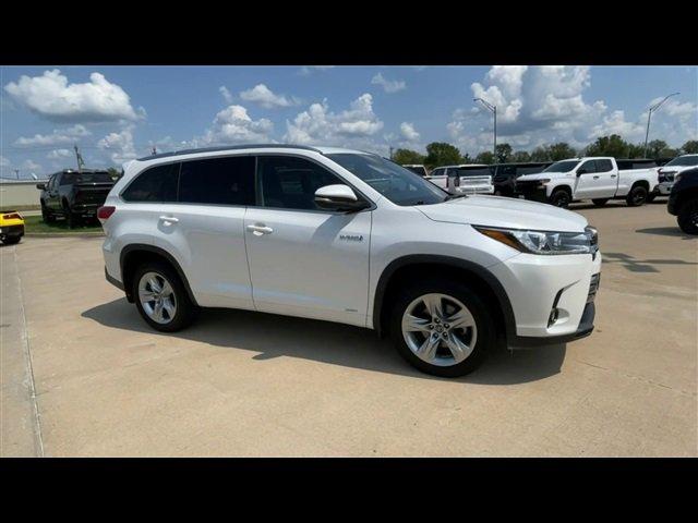 Used 2017 Toyota Highlander Limited with VIN 5TDDGRFH8HS028524 for sale in Centralia, MO