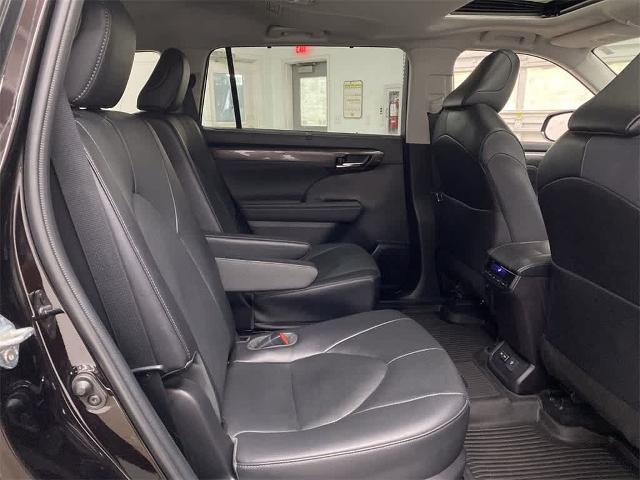 2022 Toyota Highlander Vehicle Photo in PORTLAND, OR 97225-3518