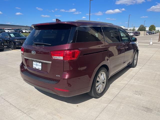 2017 Kia Sedona Vehicle Photo in Peoria, IL 61615