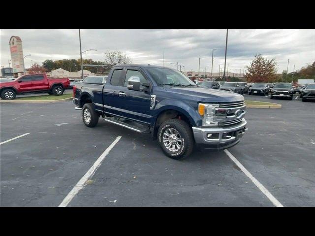 Used 2017 Ford F-250 Super Duty Lariat with VIN 1FT7X2B6XHEB98415 for sale in Fenton, MO