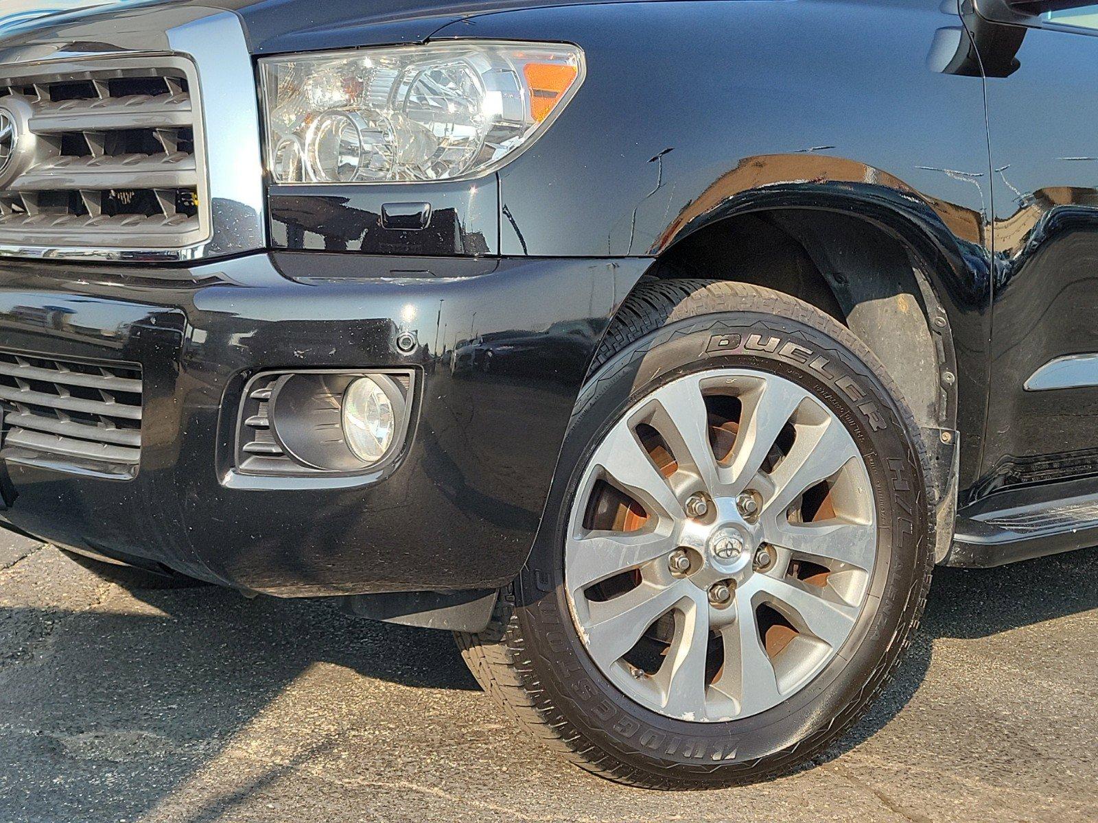 2014 Toyota Sequoia Vehicle Photo in Saint Charles, IL 60174