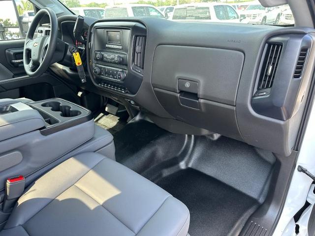 2024 Chevrolet Silverado Chassis Cab Vehicle Photo in COLUMBIA, MO 65203-3903