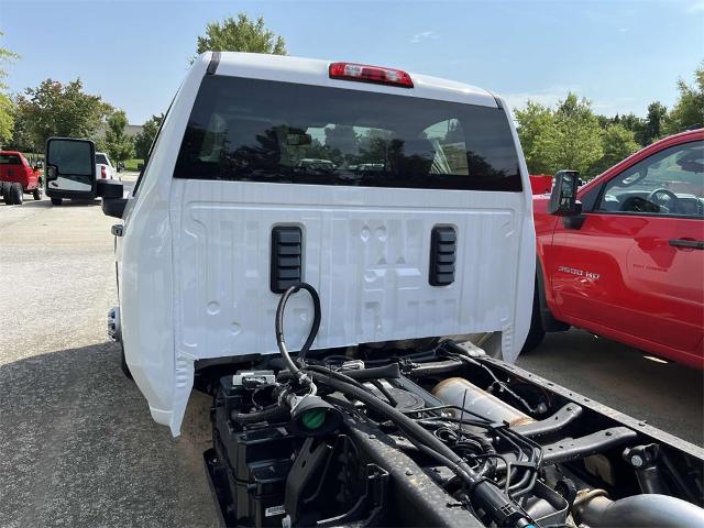 2024 Chevrolet Silverado 3500 HD CC Vehicle Photo in ALCOA, TN 37701-3235