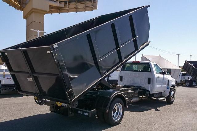 2023 Chevrolet Silverado Chassis Cab Vehicle Photo in VENTURA, CA 93003-8585