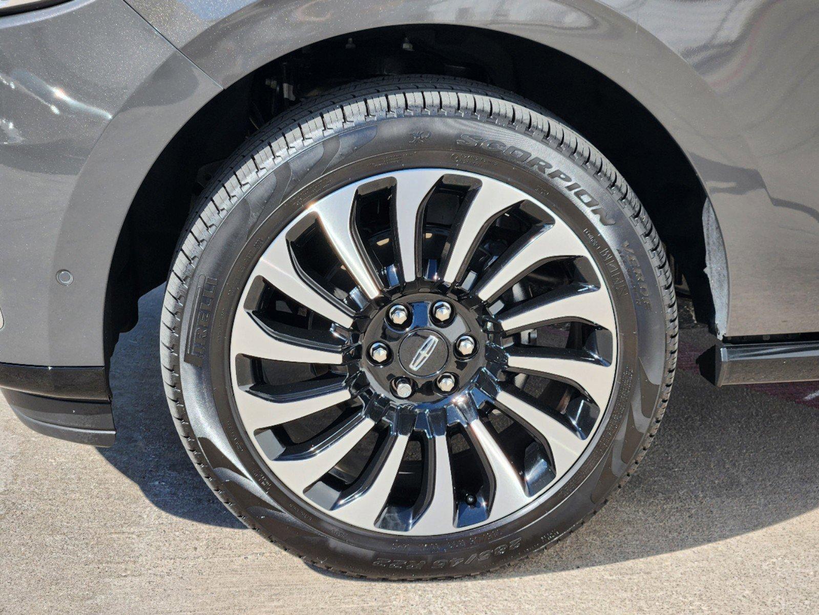 2024 Lincoln Navigator Vehicle Photo in GRAPEVINE, TX 76051-8302