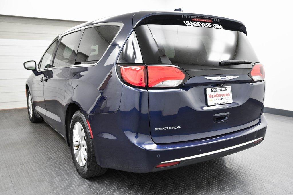 2018 Chrysler Pacifica Vehicle Photo in AKRON, OH 44303-2185