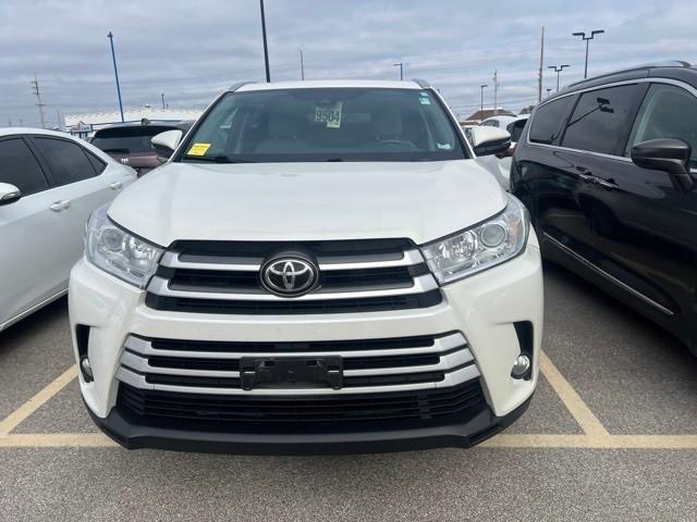 Used 2019 Toyota Highlander XLE with VIN 5TDJZRFH9KS714995 for sale in Saint Louis, MO