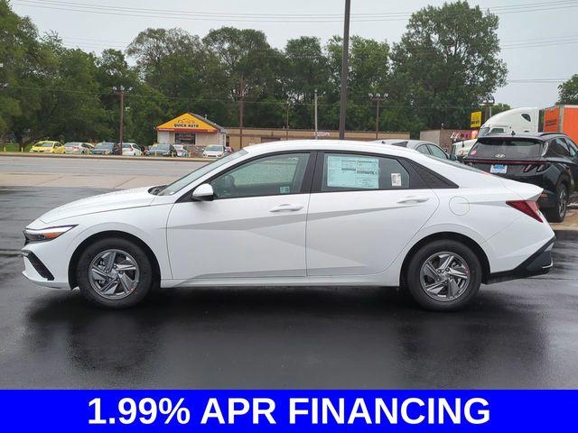 2024 Hyundai ELANTRA Vehicle Photo in Highland, IN 46322-2506