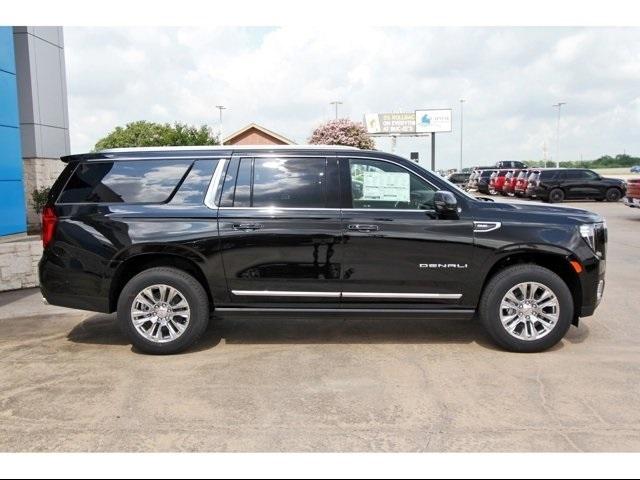 2024 GMC Yukon XL Vehicle Photo in ROSENBERG, TX 77471-5675