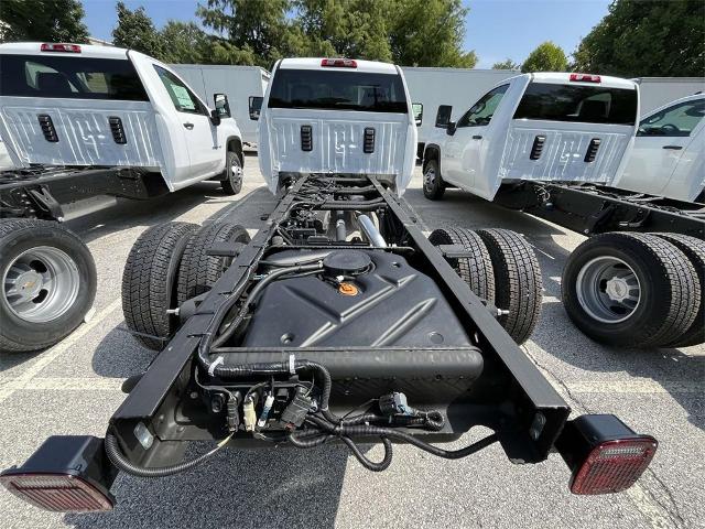 2024 Chevrolet Silverado 3500 HD Chassis Cab Vehicle Photo in ALCOA, TN 37701-3235