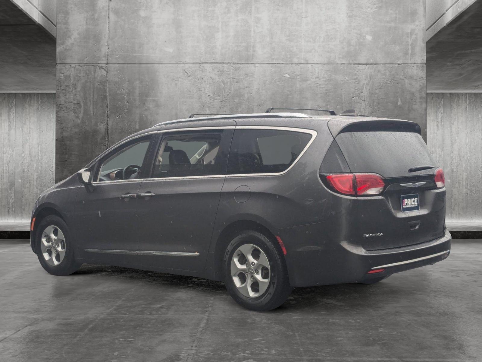 2017 Chrysler Pacifica Vehicle Photo in Towson, MD 21204