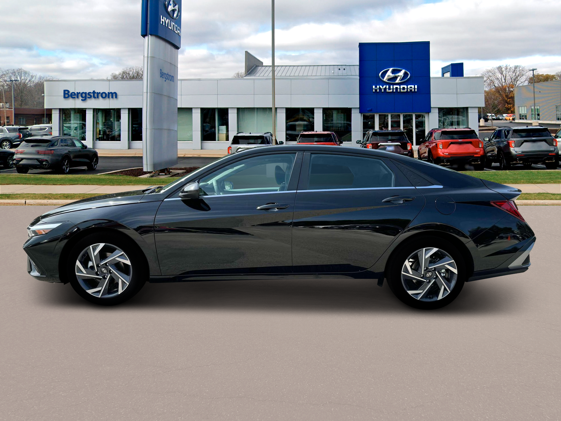 2025 Hyundai ELANTRA Vehicle Photo in Green Bay, WI 54304