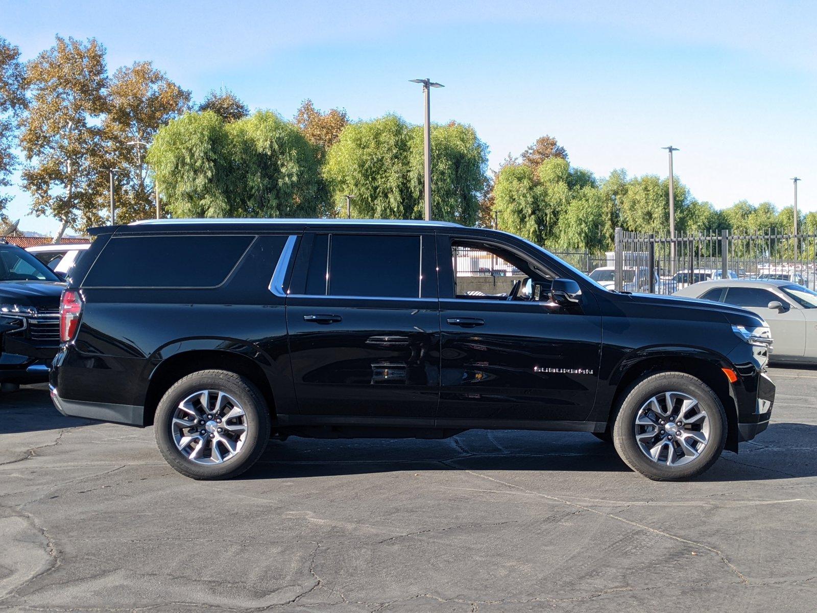 2023 Chevrolet Suburban Vehicle Photo in VALENCIA, CA 91355-1705