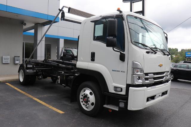 2025 Chevrolet Low Cab Forward 6500 XD Vehicle Photo in MONTICELLO, NY 12701-3853