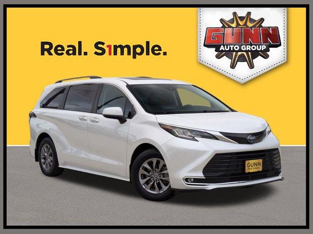 2022 Toyota Sienna Vehicle Photo in SELMA, TX 78154-1459