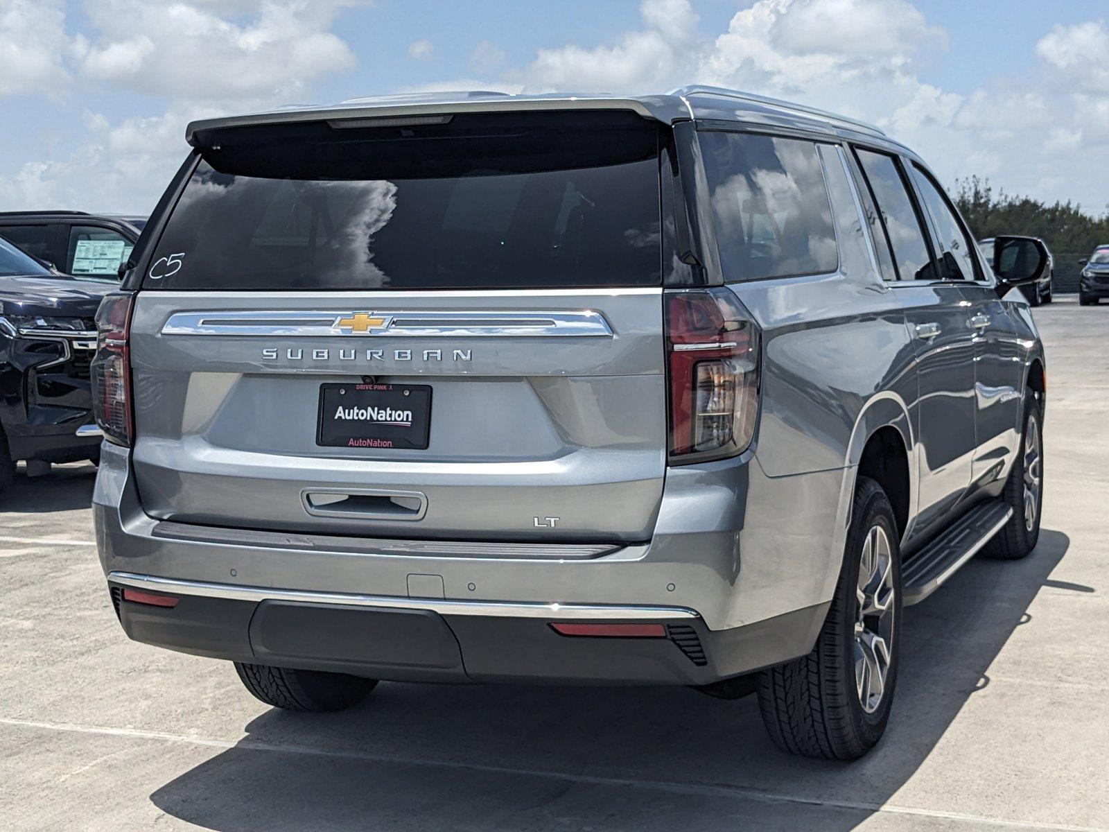 2024 Chevrolet Suburban Vehicle Photo in PEMBROKE PINES, FL 33024-6534