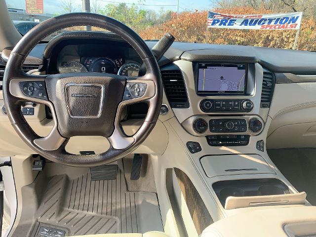 2019 GMC Yukon XL Vehicle Photo in MOON TOWNSHIP, PA 15108-2571