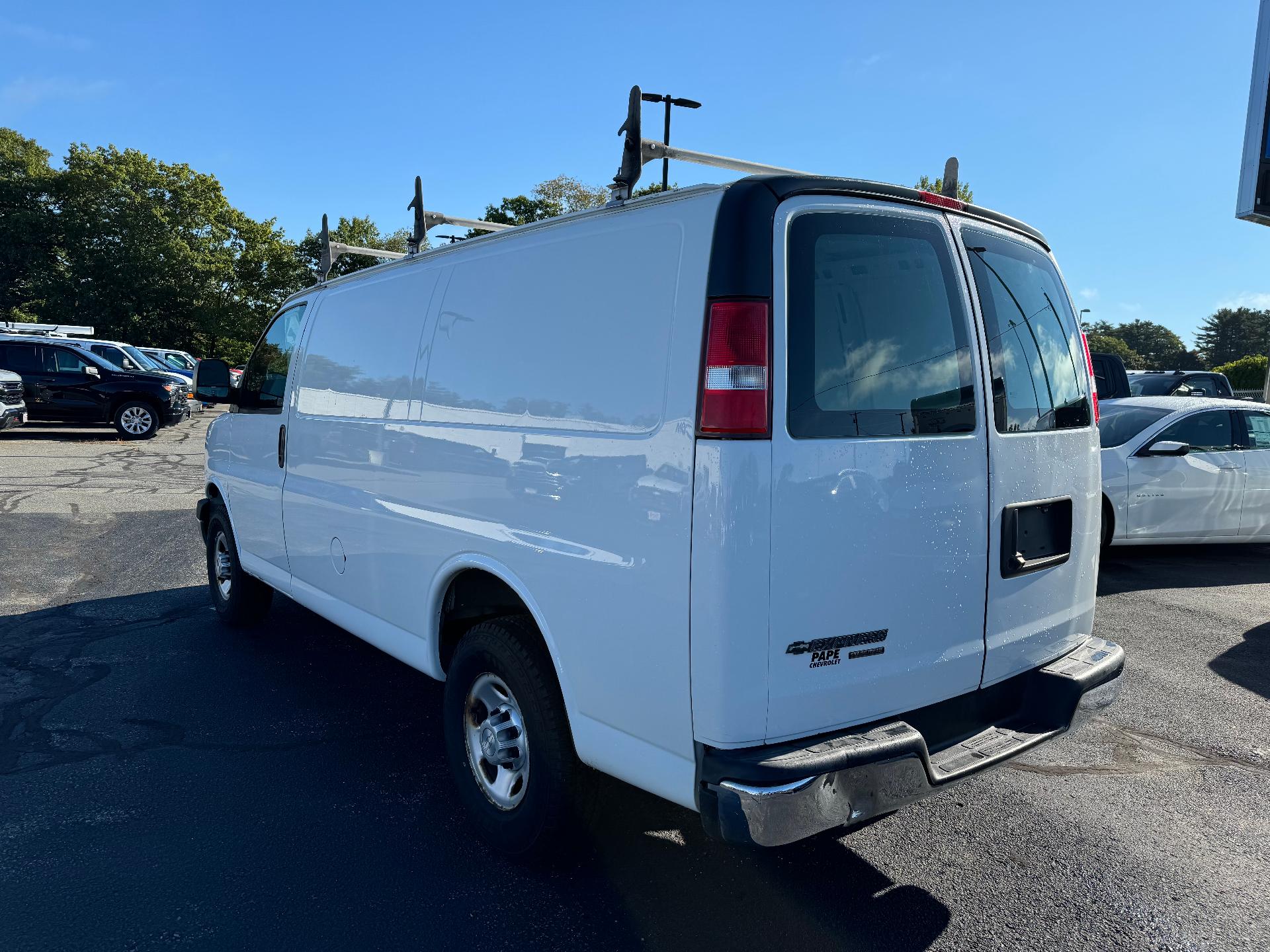 2015 Chevrolet Express Cargo Van Vehicle Photo in SOUTH PORTLAND, ME 04106-1997