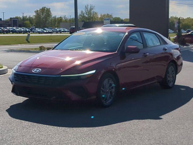 2024 Hyundai ELANTRA Vehicle Photo in Merrillville, IN 46410-5311