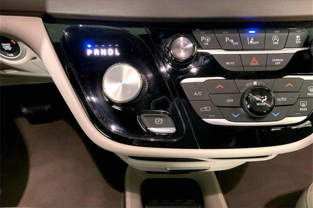 2019 Chrysler Pacifica Vehicle Photo in KANSAS CITY, MO 64114-4502