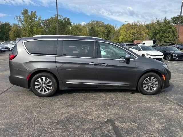 2020 Chrysler Pacifica Vehicle Photo in Canton, MI 48188