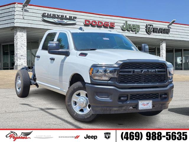 2024 Ram 3500 Vehicle Photo in Ennis, TX 75119-5114