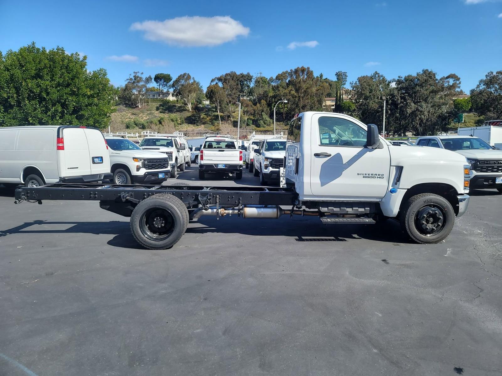 2023 Chevrolet Silverado Chassis Cab Vehicle Photo in LA MESA, CA 91942-8211